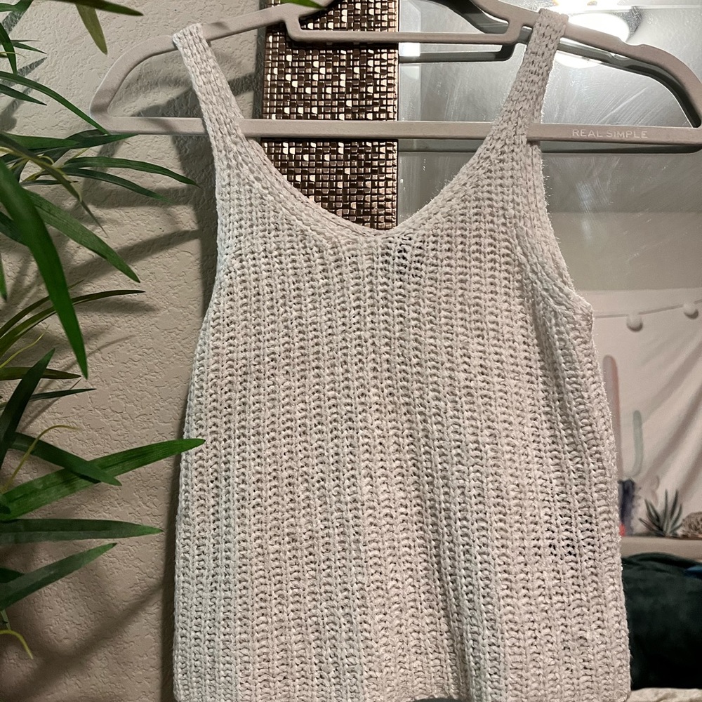 White knitted tank top